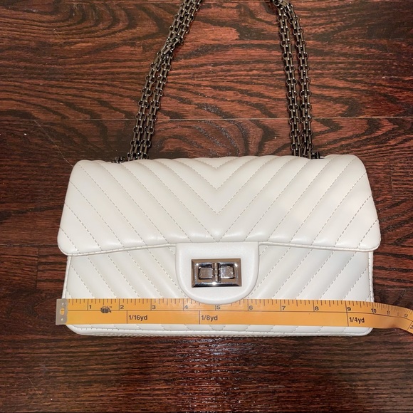 Chanel style, chevron quilted white leather flap bag with unique chain - Picture 10 of 10